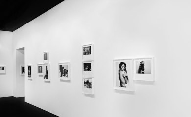 Hedi Slimane. Sonic (http://www.wallpaper.com/art/sonic-moments-a-new-exhibition-of-rocknroll-photographs-by-hedi-slimane-opens-at-paris-fondation-pierre-berg/7992#105096)